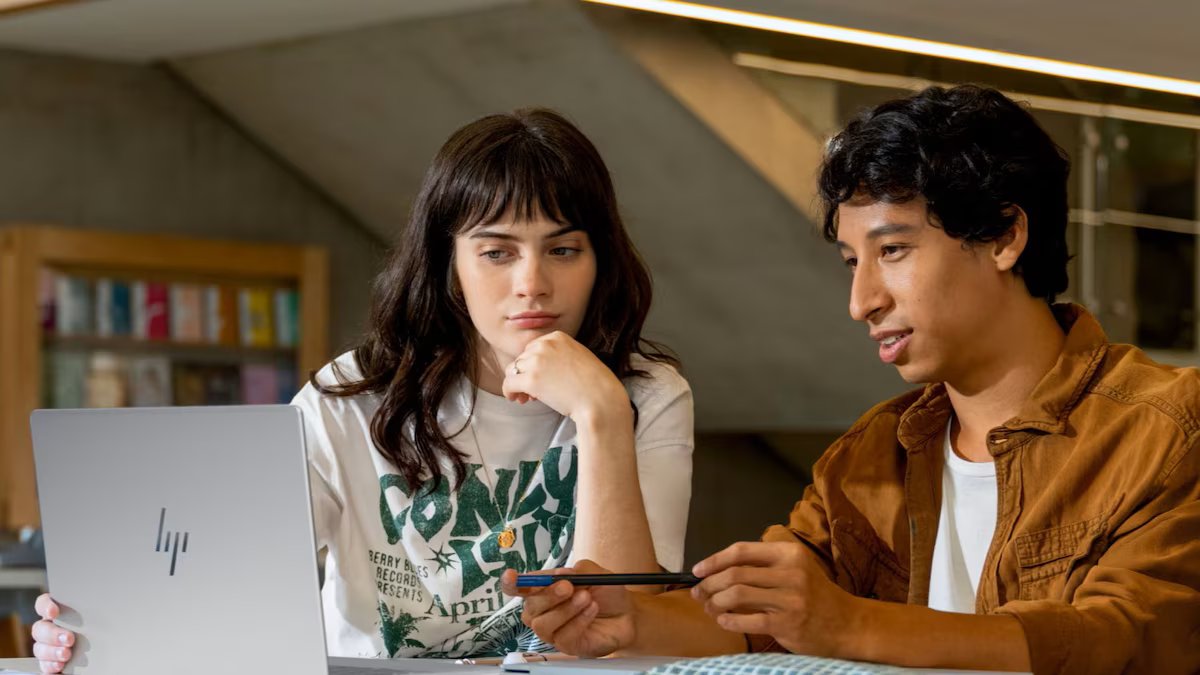 A HP está apostando na IA para melhorar a tecnologia de escritório e jogos