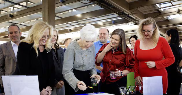 A Miller Family Foundation entra em campo no Daybreak Arts Center – Deseret News