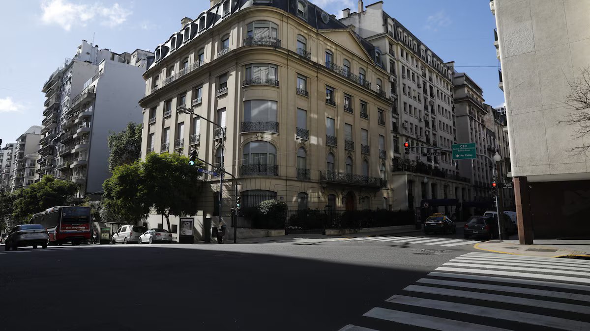A avenida mais alta de Buenos Aires que faz quem procura apartamento se apaixonar novamente