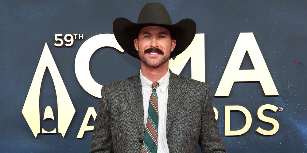 A cantora country Riley Green é atingida no rosto por um telefone durante um show | riley verde | Notícias e fofocas sobre celebridades | Entretenimento, fotos e vídeos