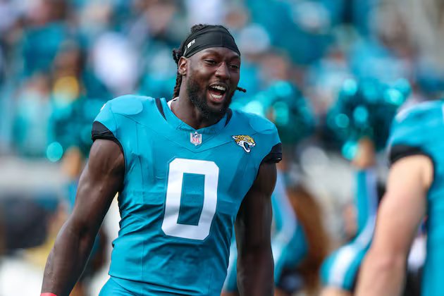 A ex-estrela de Utah, Devin Lloyd, supostamente concorda em negociar com Carolina Panthers – Deseret News