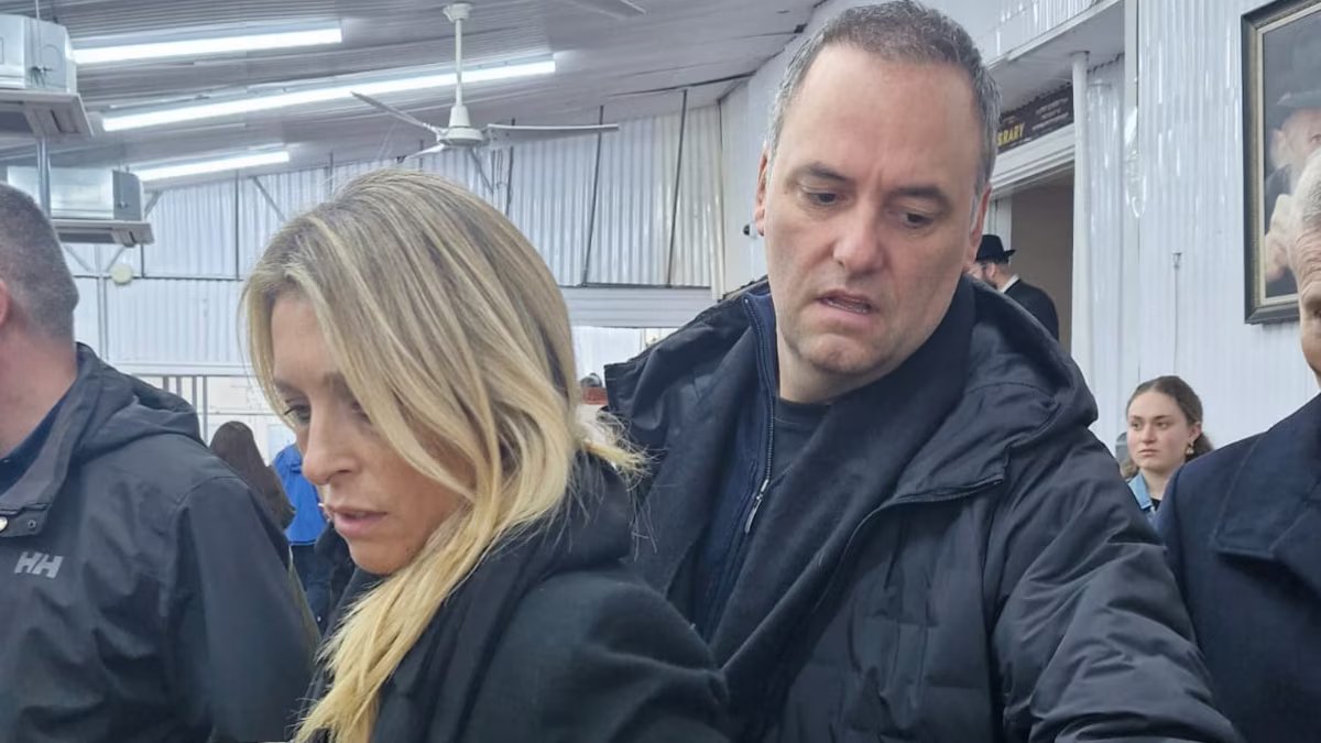 Adorni explicou porque foi para Nova York no avião presidencial com a esposa