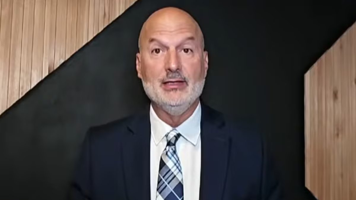 Andres Repetto, analista internacional. “Estamos à beira do abismo.”