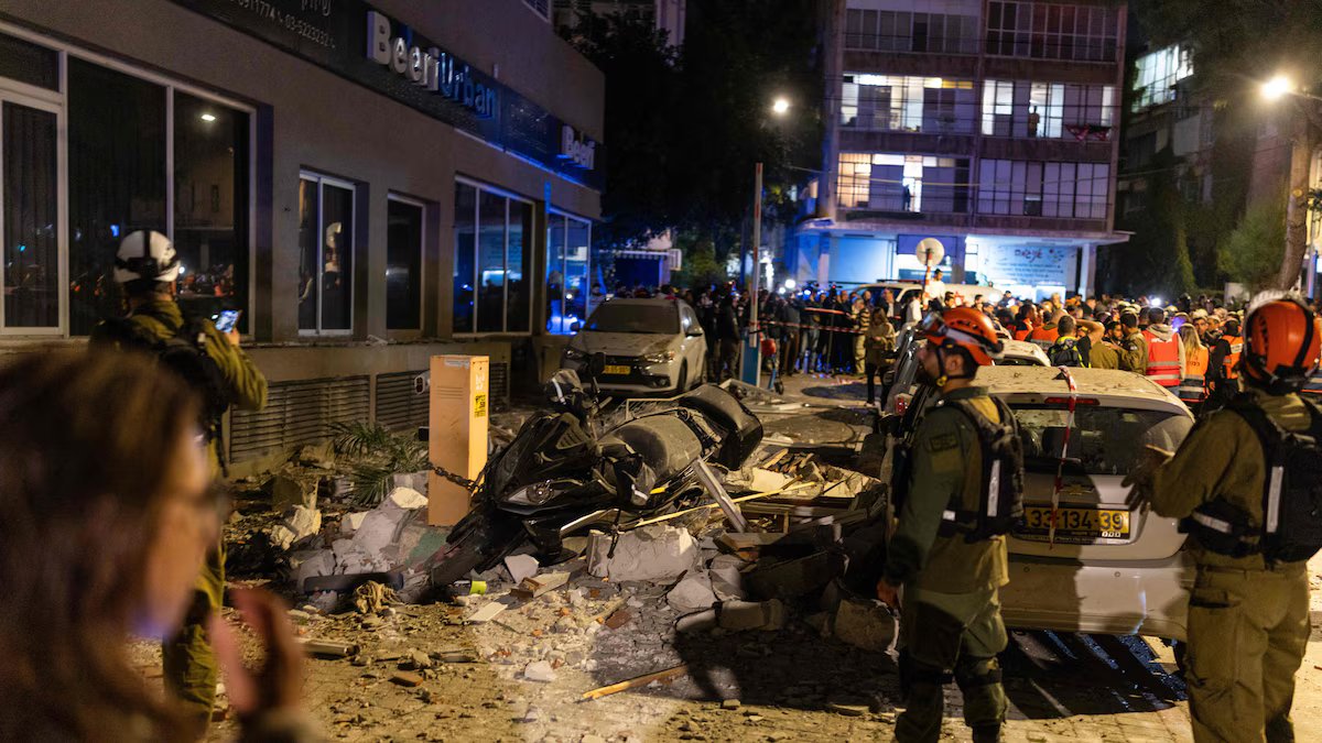 Após a morte do principal chefe de segurança do Irã, ocorreu um ataque com mísseis em Tel Aviv