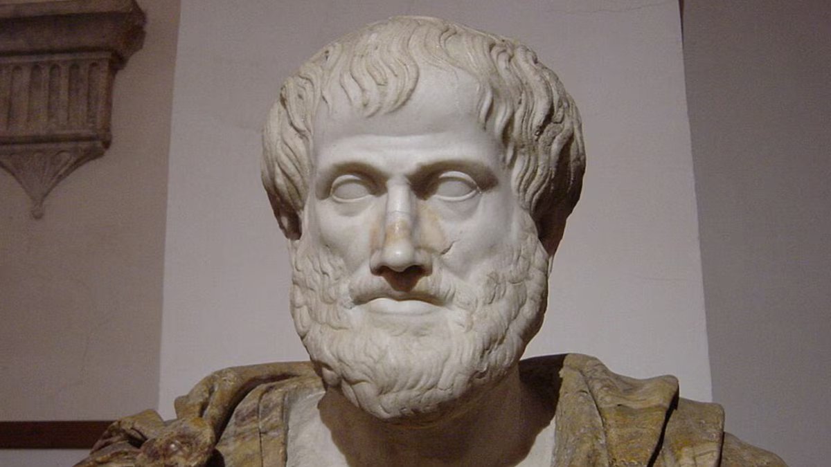 Aristóteles “Um homem sábio nunca diz o que pensa, mas sempre pensa o que diz.”