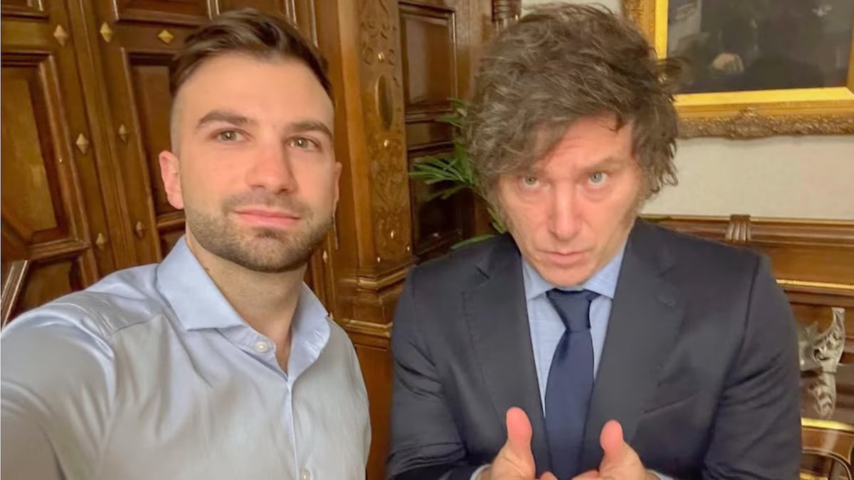 As comunicações da Novelli revelando supostos pagamentos de US$ 2.000 por mês à Milley; “Salário, salário”