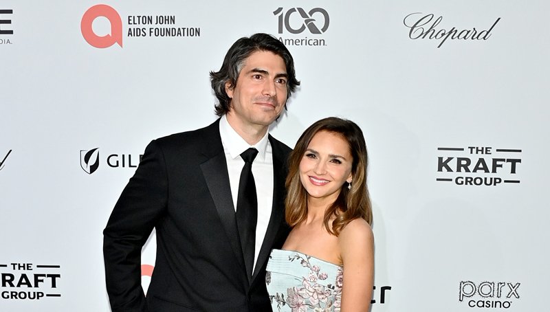 As estrelas da Hallmark Brandon Routh e Rachael Leigh Cook fazem sua estreia no tapete vermelho como casal! | Pós-festas do Oscar de 2026, Brandon Routh, Rachael Leigh Cook | Notícias e fofocas sobre celebridades | Entretenimento, fotos e vídeos