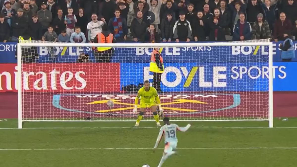 Atacante burquinense perde pênalti e sua equipe é eliminada da Copa da Inglaterra