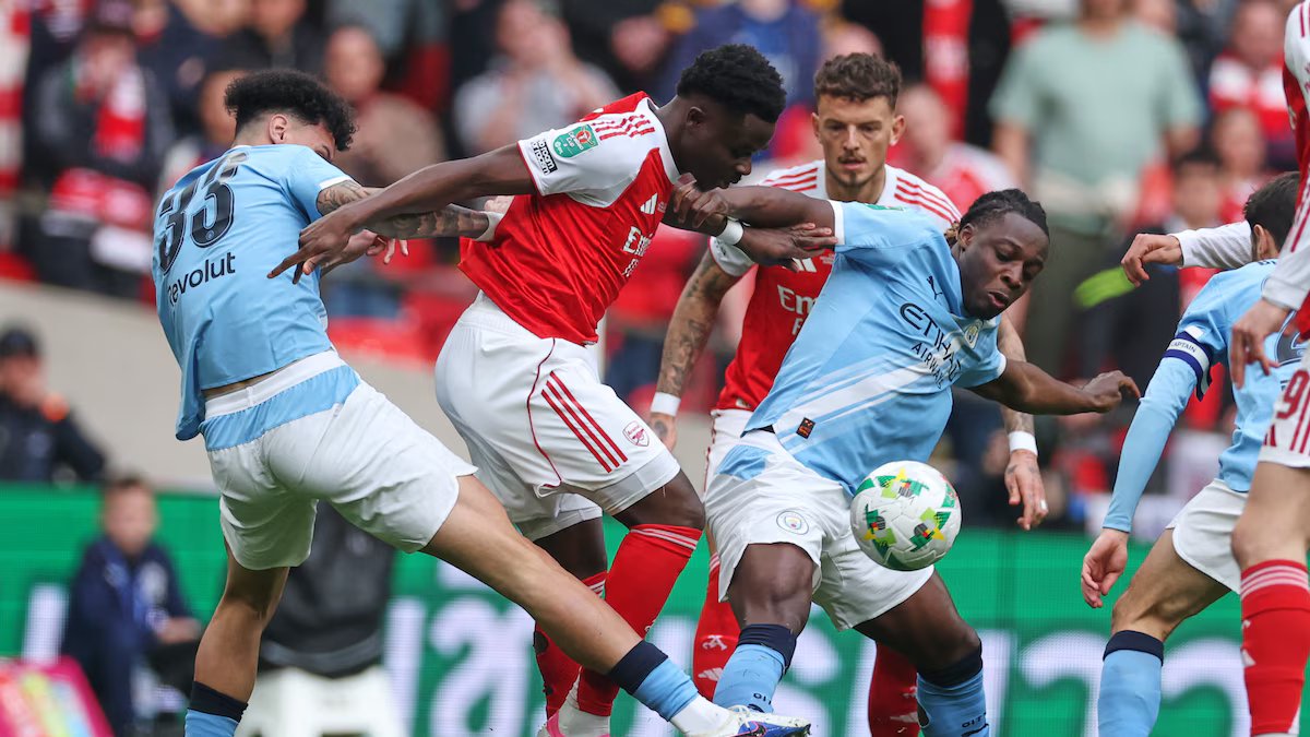Atmosfera de Wembley. Arsenal e Manchester City disputam a final da Copa da Liga