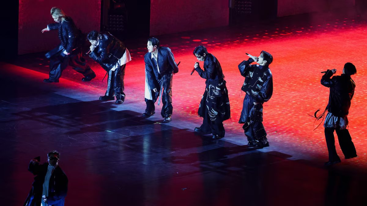 BTS voltou aos palcos depois de quatro anos com um show ao vivo de Seul e os fãs explodiram