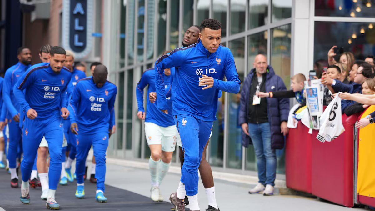 Brasil e França se enfrentam na prévia da Copa do Mundo. várias fontes de atração