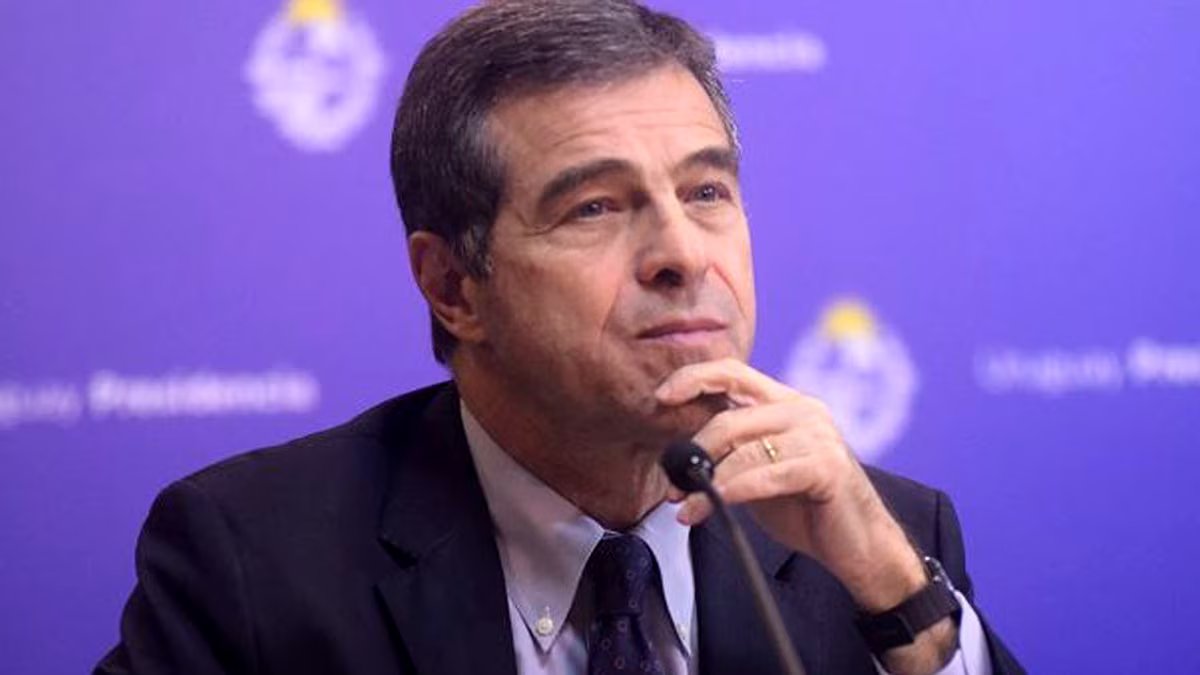 Caputo adicionou um ex-chanceler uruguaio à sua equipe econômica como novo conselheiro