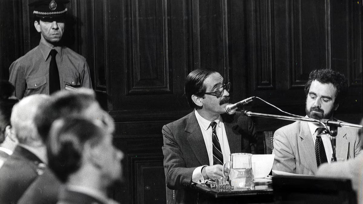 “Caros juízes, nunca mais.” O discurso completo de Strassera no julgamento das juntas