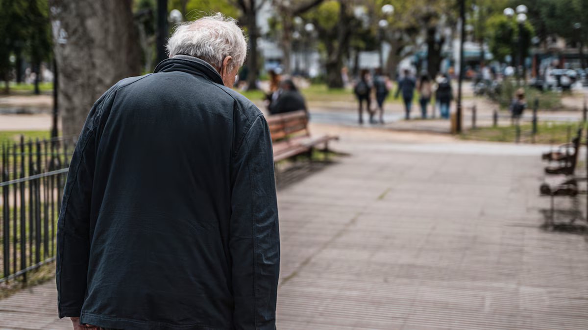 Chaves da psicologia para evitar que um idoso se perca ao sair de casa