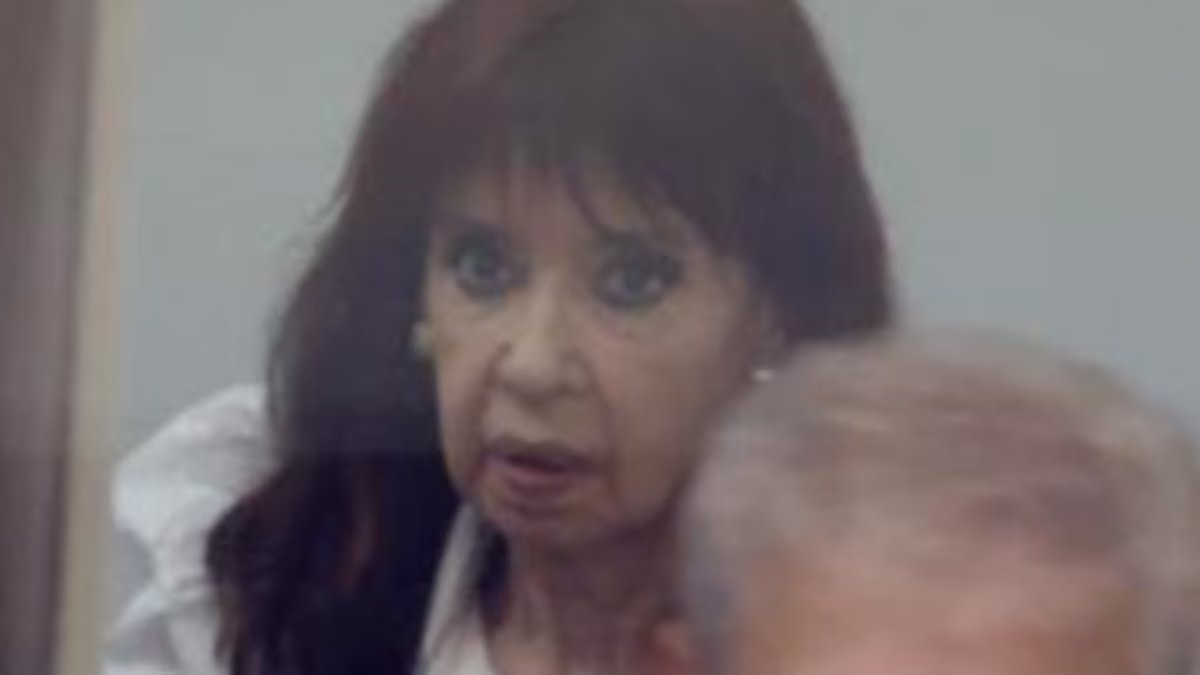 Christina Kirchner chicanas no início da investigação de livros de suborno