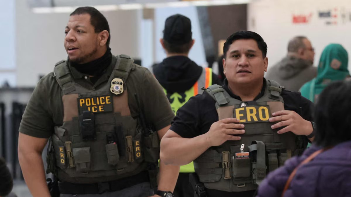 Cinco passos a seguir e os seus direitos se você for um imigrante e o ICE abordar você no aeroporto em março de 2026