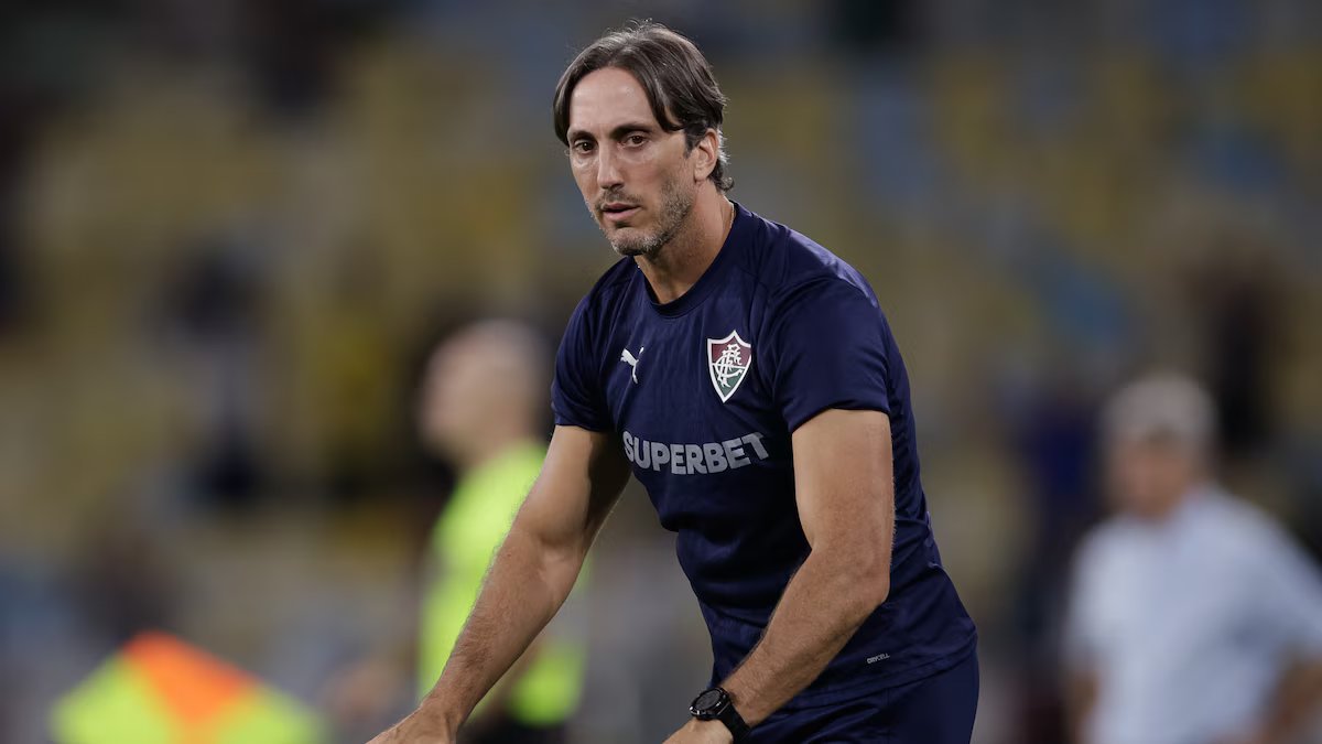 Cinco toques e uma bomba no escanteio. Fluminense de Zubeldía joga com o coração