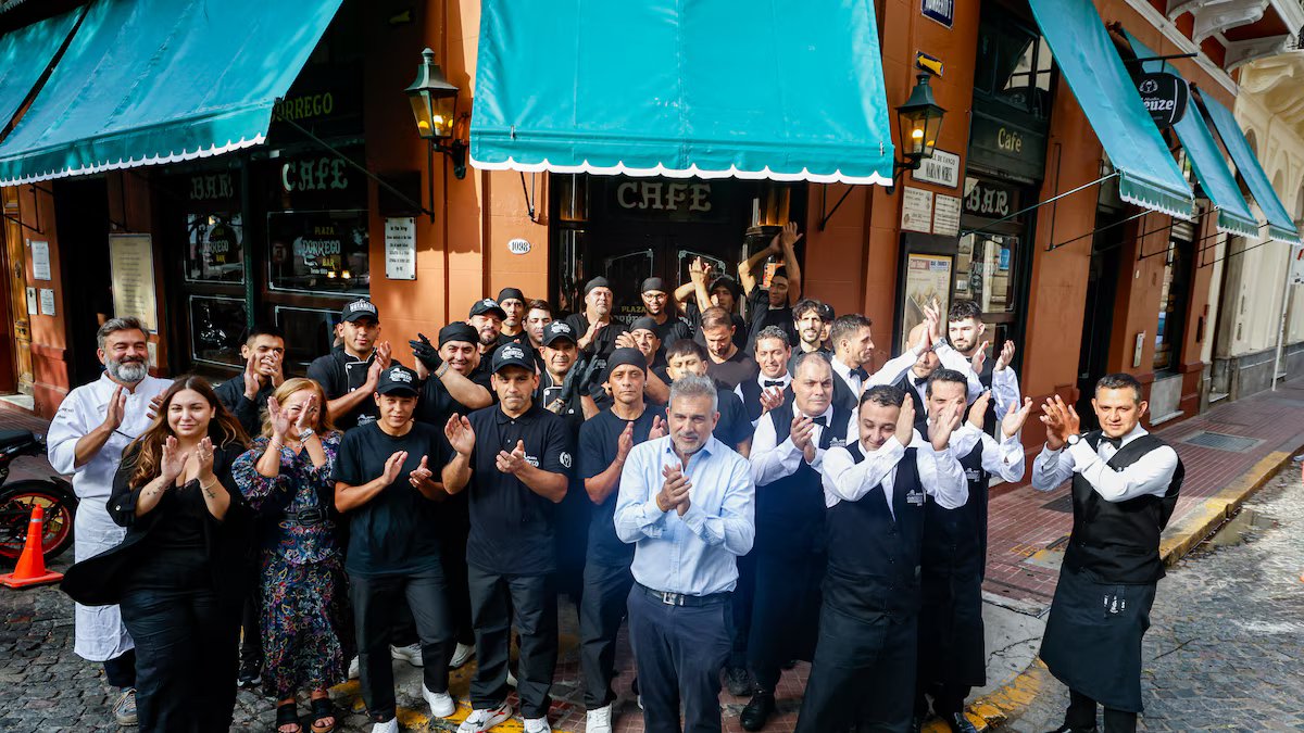 Depois de cinco anos fechado, um dos bares mais antigos de Buenos Aires reabre