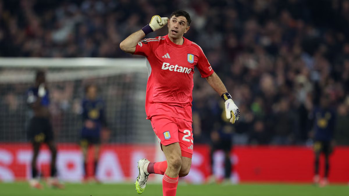 Dibu Martinez se destacou no Aston Villa e Valentin Barko marcou o gol da qualificação.