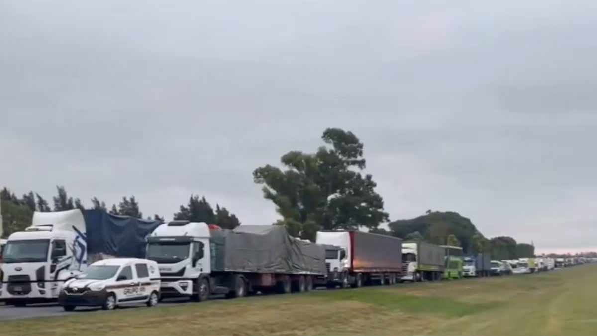 Dois acidentes na rodovia Rosário-Buenos Aires. uma pessoa morreu e o trânsito foi interrompido