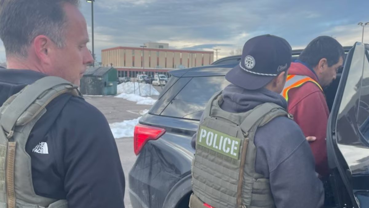 Ele tinha feijão no carro, o ICE achou que eram drogas e iniciou a deportação. o juiz suspendeu a ordem