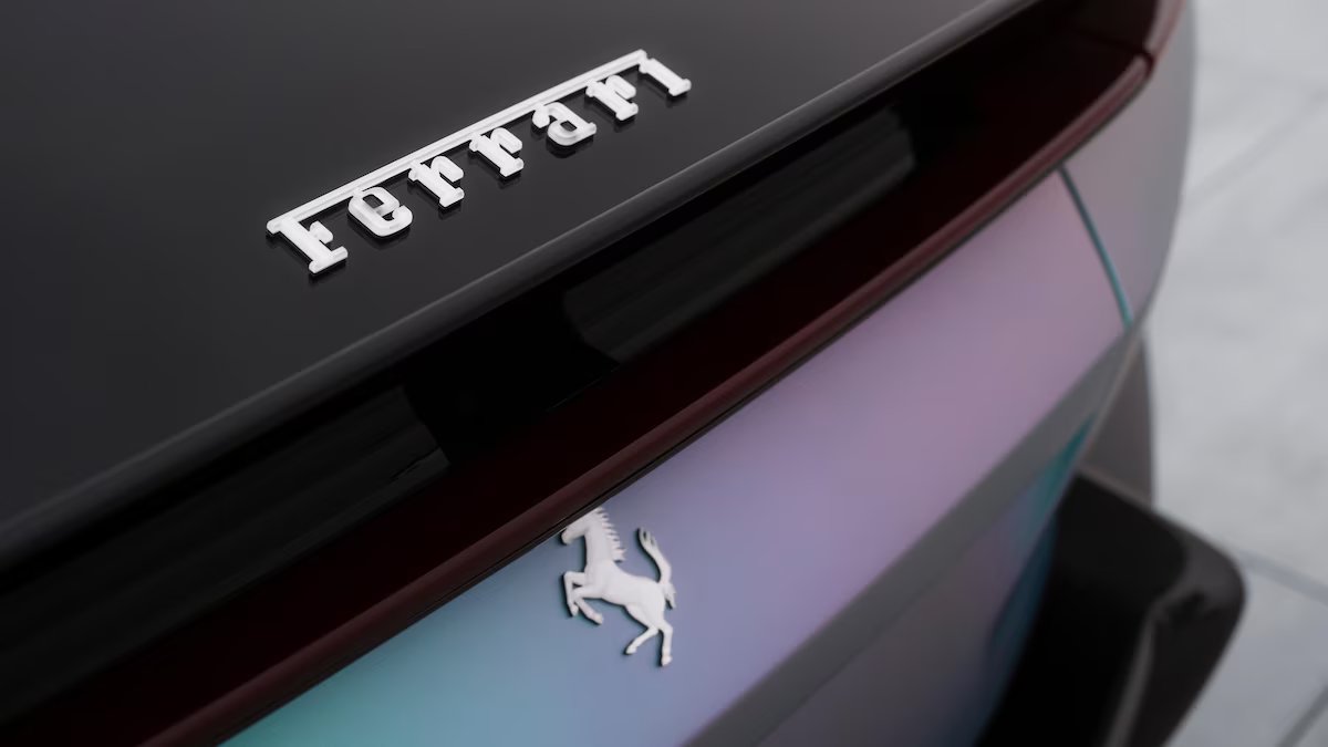 Eles criam uma Ferrari com detalhes que a tornam uma peça única