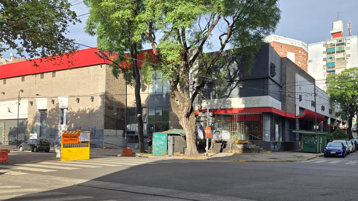 Estão vendendo um terreno único em uma avenida que vai até Belgrano R