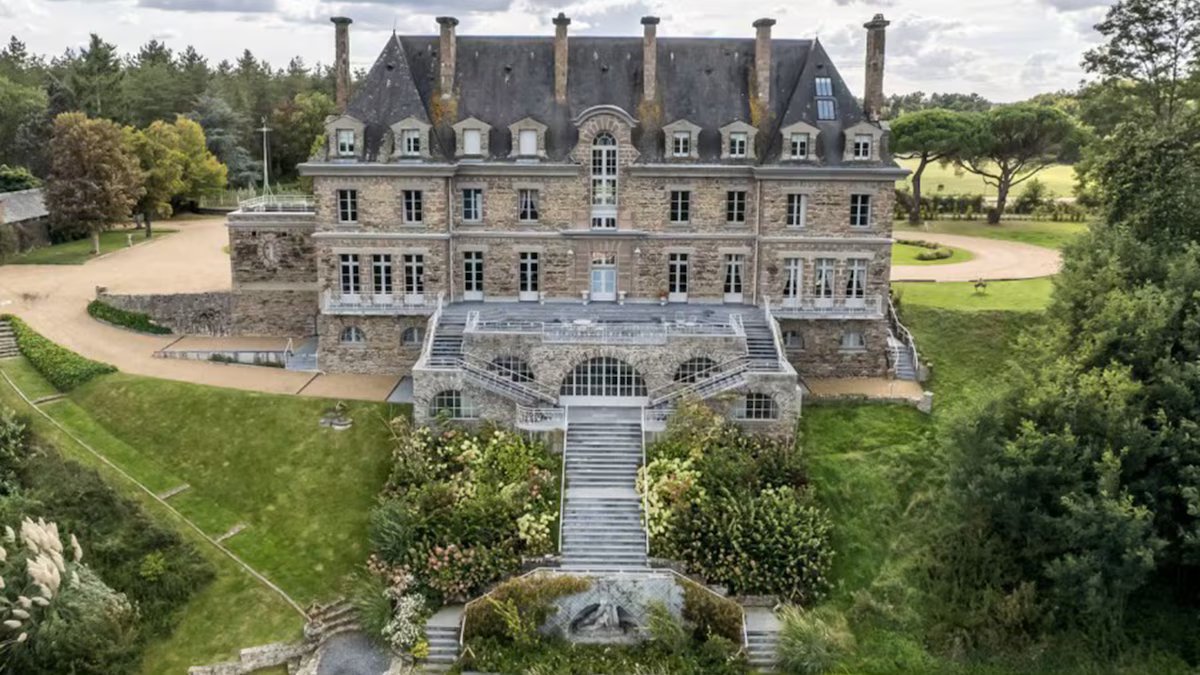 Este é o castelo do criador do licor Cointreau, que está à venda por 4 milhões de euros