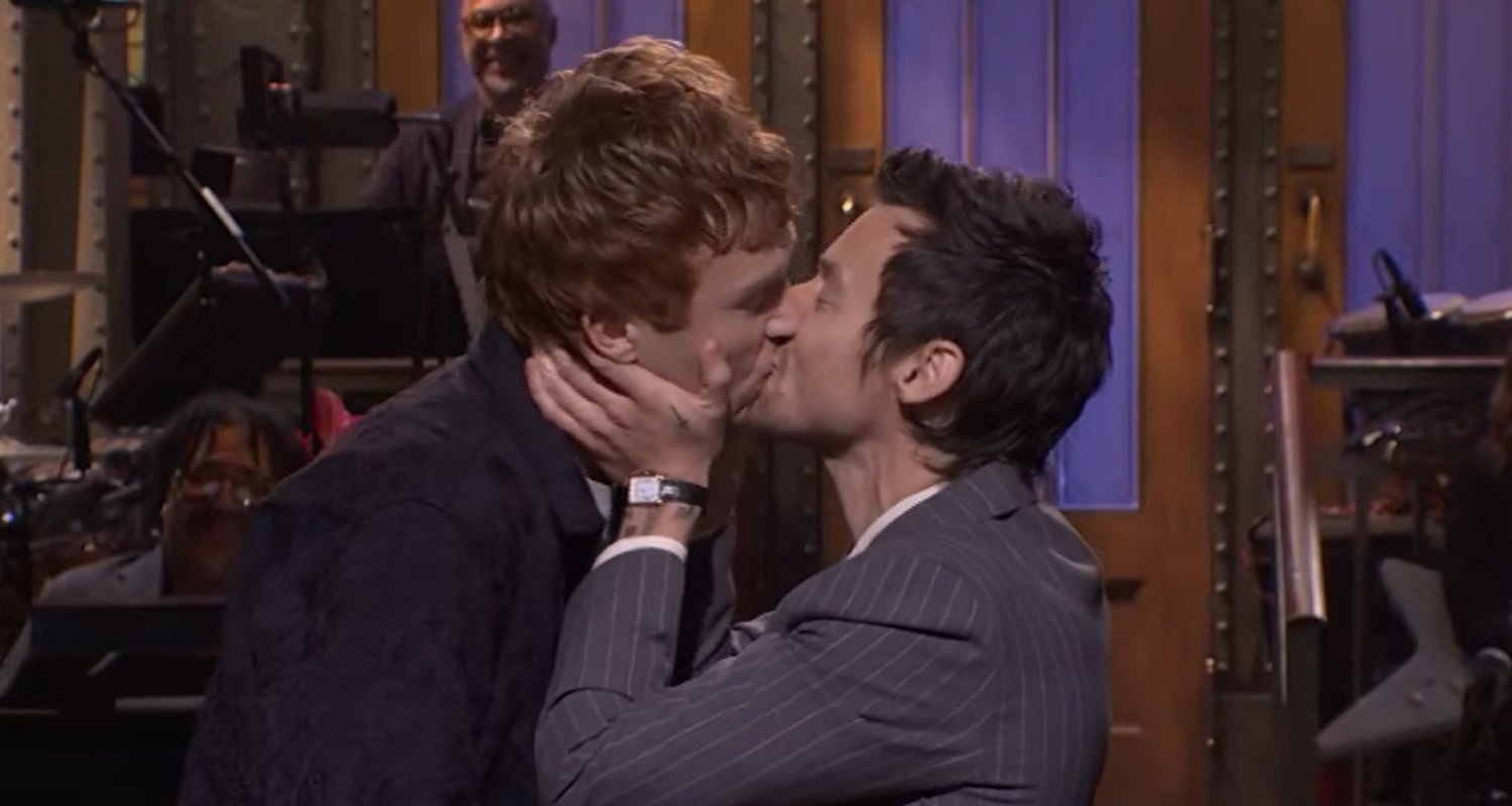 Harry Styles aborda alegações de queerbaiting no monólogo do ‘Saturday Night Live’, beija Ben Marshall | Ben Marshall, Chloe Fineman, Harry Styles, Sarah Sherman, Saturday Night Live | Notícias e fofocas sobre celebridades | Entretenimento, fotos e vídeos