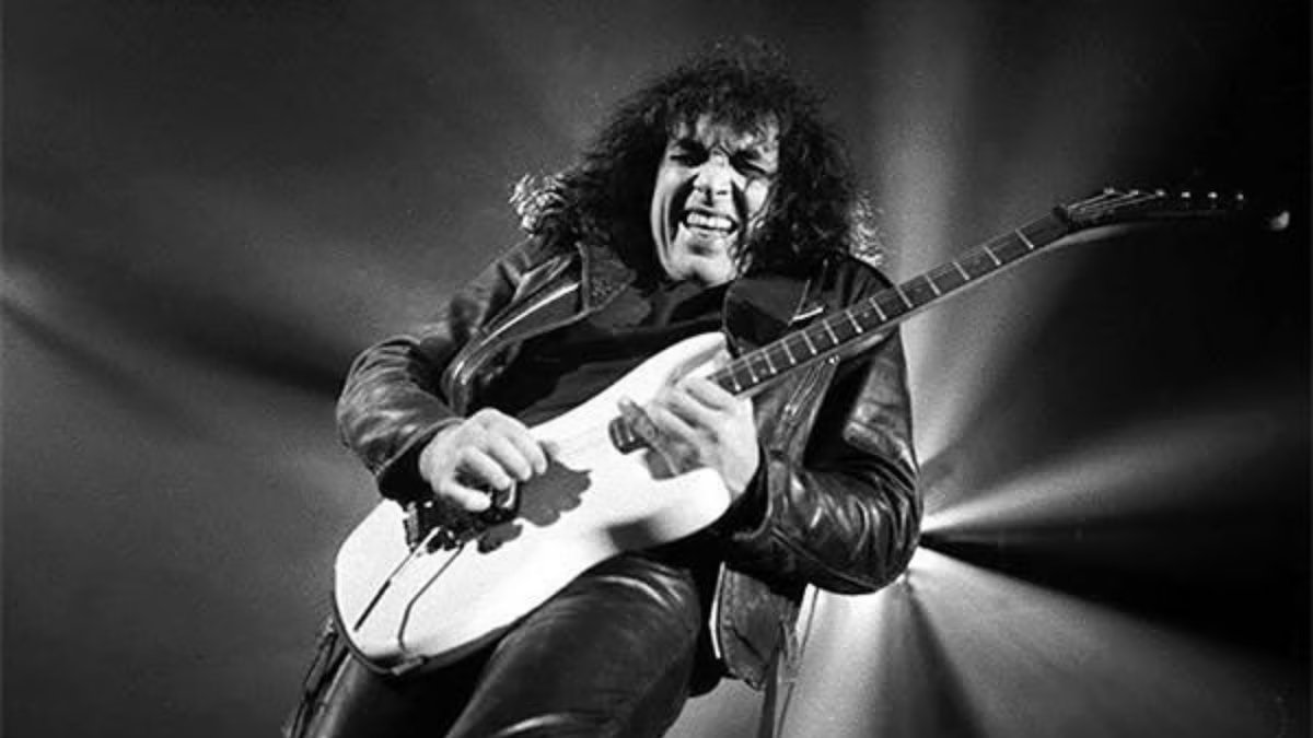 Hoje comemoramos o dia do guitarrista. uma homenagem a Norberto Napolitano, o homem que trouxe o blues para a Argentina.