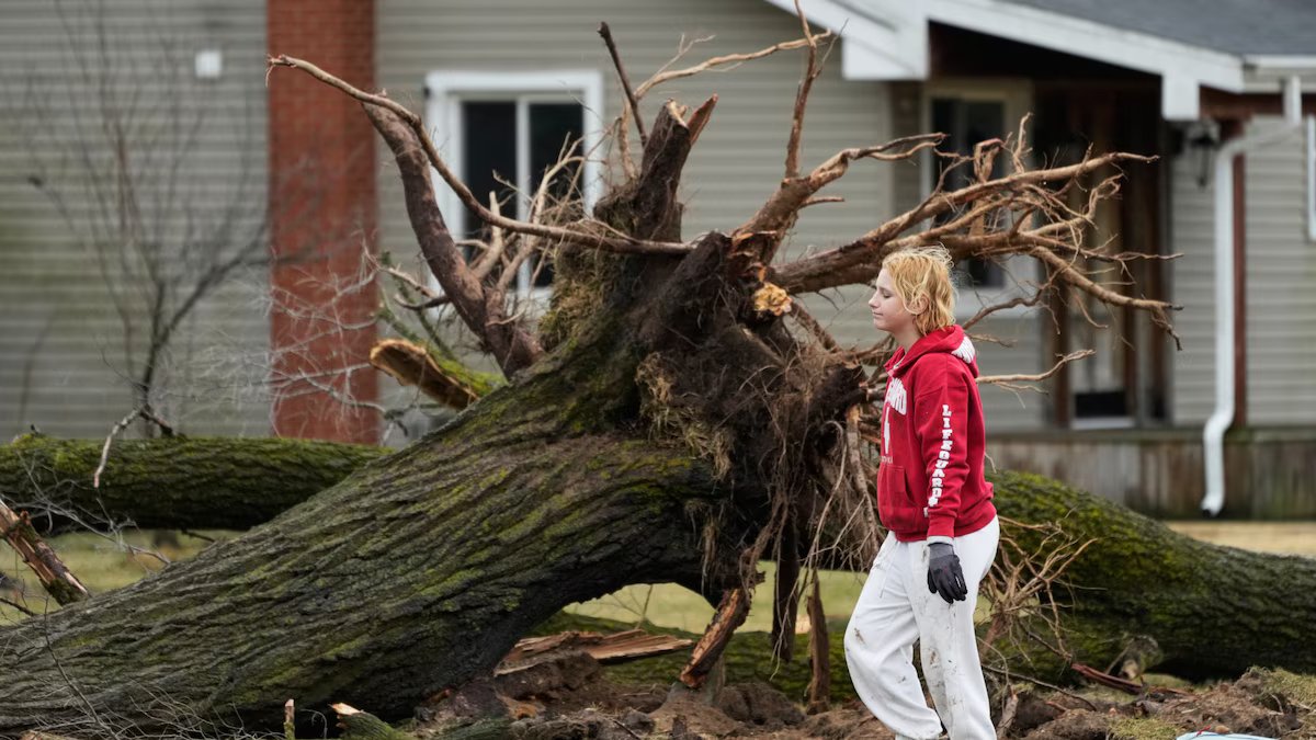 Imagens chocantes do tornado que atingiu Michigan, matando pelo menos quatro pessoas