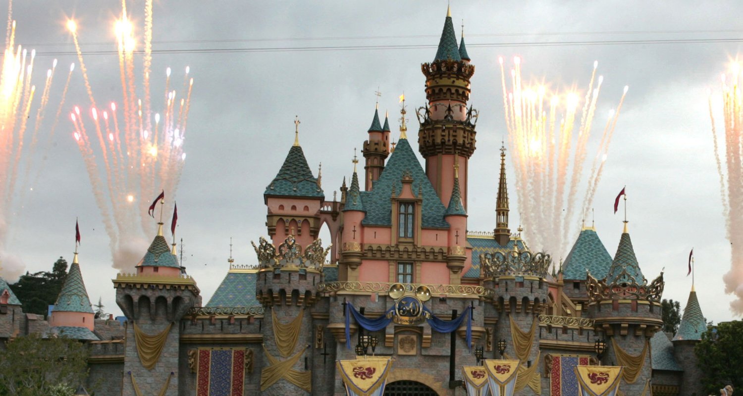 Incidente com material perigoso na Disneylândia leva 5 membros do elenco ao hospital