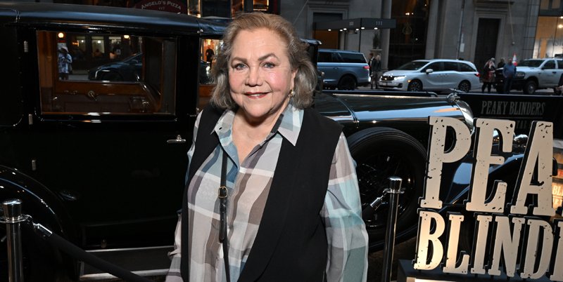 Kathleen Turner diz aos fotógrafos para chamá-la de ‘Senhorita Turner’ durante rara aparição no tapete vermelho | Kathleen Turner | Notícias e fofocas sobre celebridades | Entretenimento, fotos e vídeos