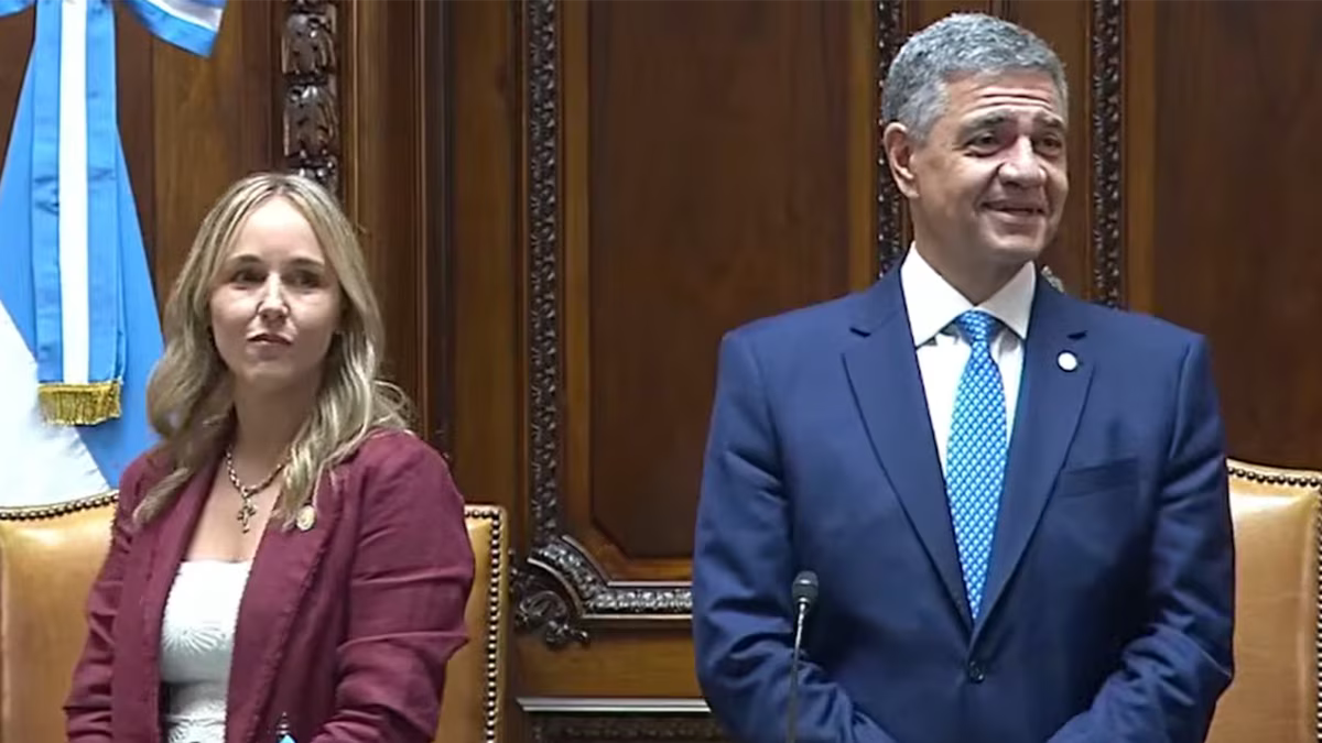 La Libertad Avanza e PJ encurralam Jorge Macri e agem para remover Pro das principais comissões