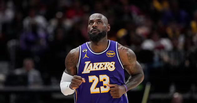 LeBron está de volta a fazer coisas do tipo LeBron