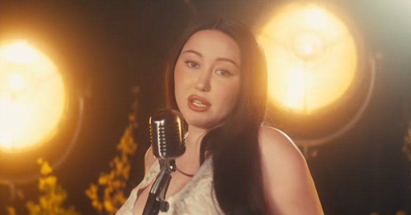 Letra de ‘Light Over the Hill’: Noah Cyrus fala sobre ‘Lembretes dele’ e como a mensagem se conecta à sua família | Letras, Música, Noah Cyrus, Lembretes dele | Notícias e fofocas sobre celebridades | Entretenimento, fotos e vídeos