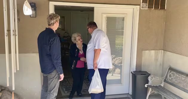 Líderes do condado de Utah conscientizam os idosos com Meals on Wheels – Deseret News