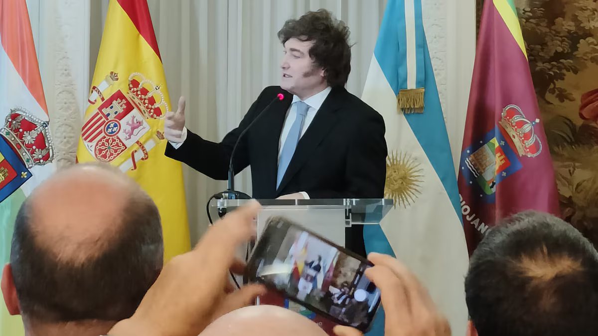 Miley vai à Espanha para fórum ultraliberal organizado por especialistas em criptomoeda