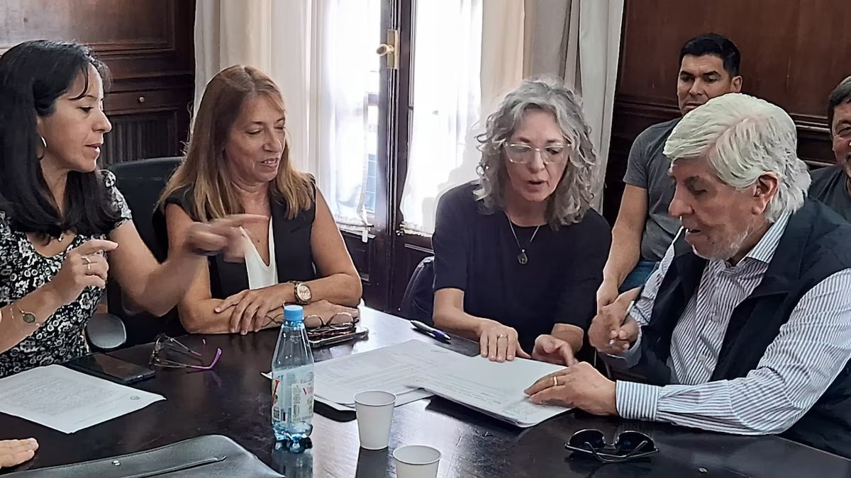 Moyano concordou com um aumento para motoristas de caminhão de acordo com as diretrizes salariais do governo