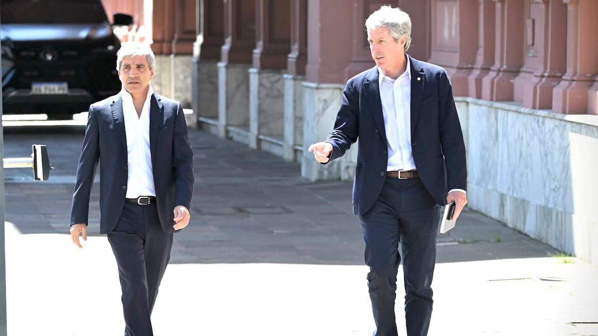 Mudança na política monetária. para os analistas, o governo aposta em juros negativos e pesos no mercado para impulsionar a atividade;