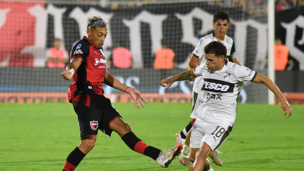 Newells assobiou novamente. não conseguiu vencer o Platense, estendeu a sequência ruim e terminou em último