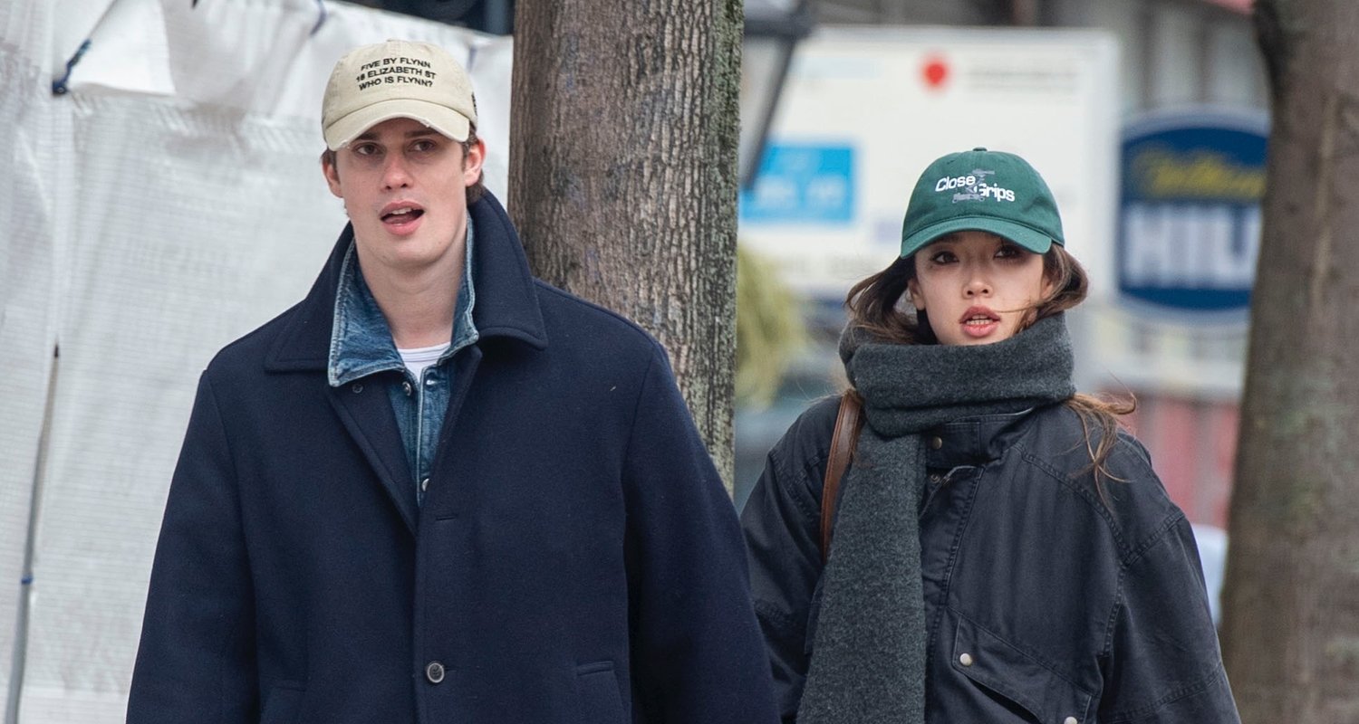 Nicholas Galitzine dá as mãos à namorada Cameron Valentina Eyre durante o dia em Londres | Cameron Valentina Eyre, Nicholas Galitzine | Notícias e fofocas sobre celebridades | Entretenimento, fotos e vídeos