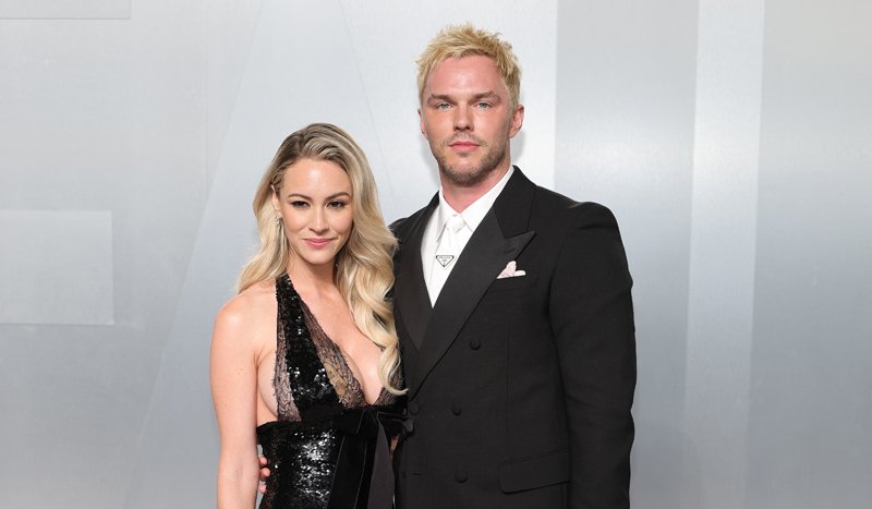 Nicholas Hoult traz de volta cabelo loiro descolorido e faz rara aparição com a esposa Bryana Holly na festa do Oscar da Vanity Fair 2026 | Pós-festas do Oscar 2026, Bryana Holly, Nicholas Hoult | Notícias e fofocas sobre celebridades | Entretenimento, fotos e vídeos