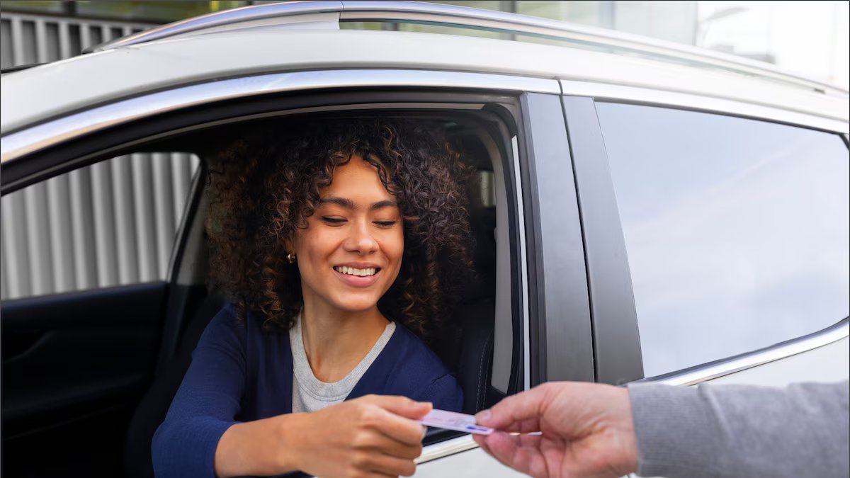 Nova York, Califórnia ou Illinois? A enorme diferença no custo da carteira de motorista para migrantes em 2026