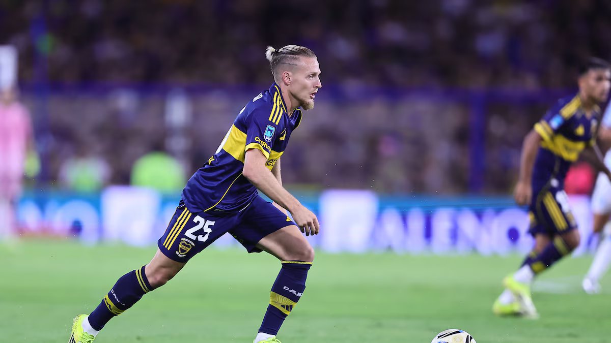 O DT Ubeda perdeu para o time titular, que também fazia gols. quando ele poderia voltar?