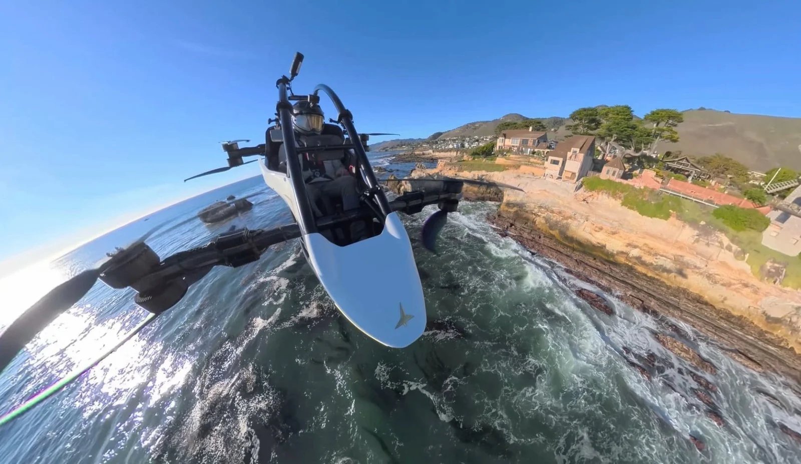 O Jetson ONE Personal eVTOL possui oito motores e controle por joystick