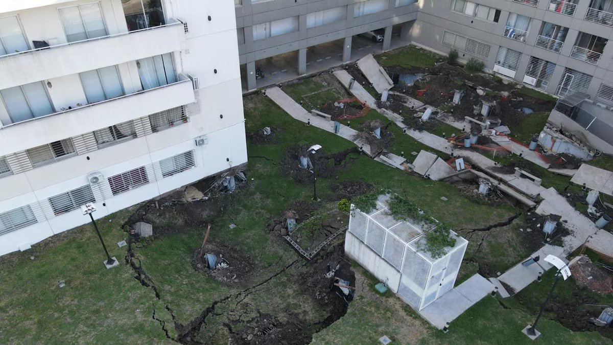 O arquitecto revelou porque é que a relva foi um factor decisivo para o desabamento do Parque Patrícios e garantiu que eram “pobres”.