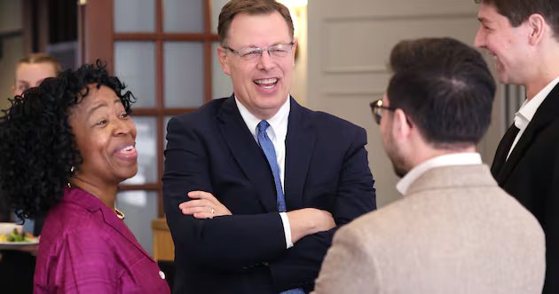 O chamado do Élder Gilbert para defender a fé na praça pública – Deseret News