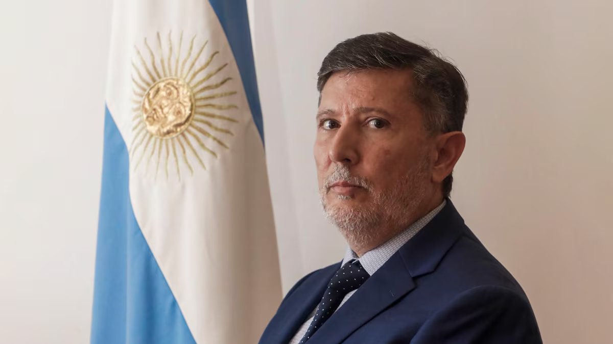 O chefe do PARTIDO reuniu-se com o diretor da CIA. o reconhecimento será dado à organização argentina.