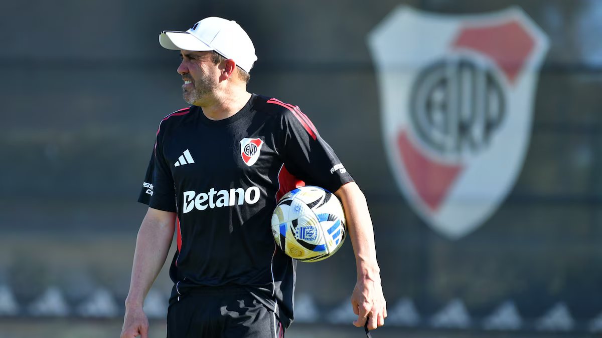O primeiro dia frenético de Coudet como técnico do River. ele veio, se apresentou e fez seu primeiro treino